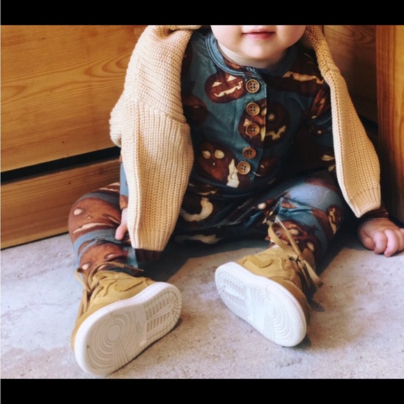 Posh Peanut Kirby Henley Romper - Picture 6 of 7